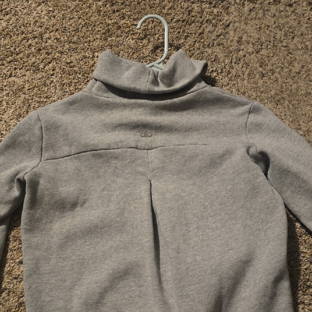 ALO Yoga Heather Gray High-Collar Pullover